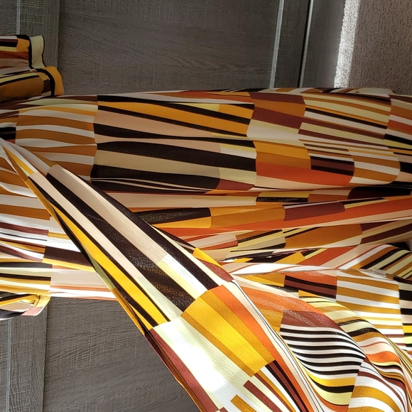 VINTAGE Graphic Print Maxi - Picture 7 of 17